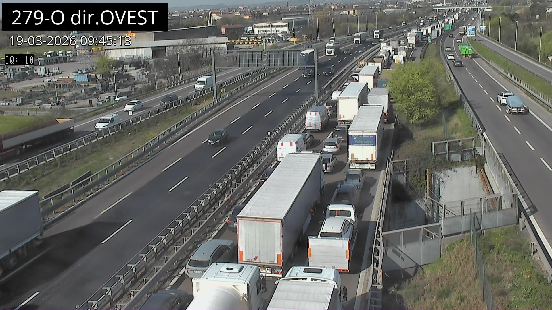 Traffico intenso sull'autostrada.