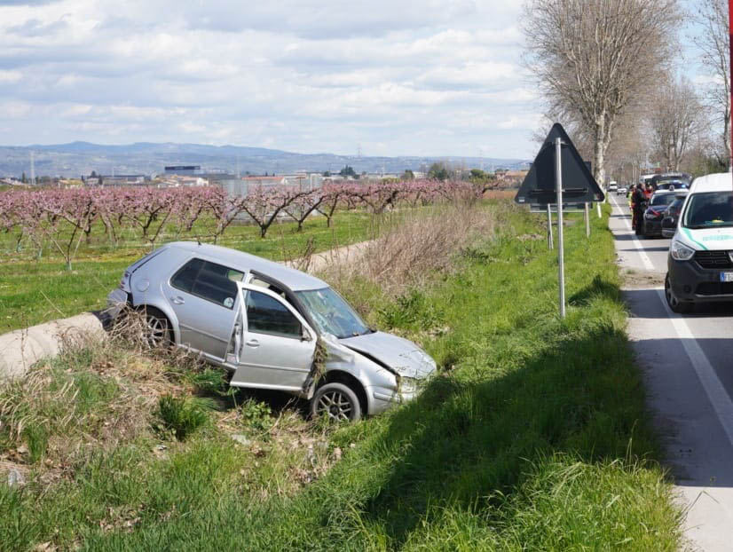 Auto incidentata fuori strada a Sona