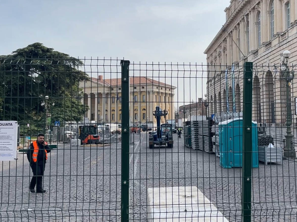 Piazza Bra - disallestimento olimpiadi rete