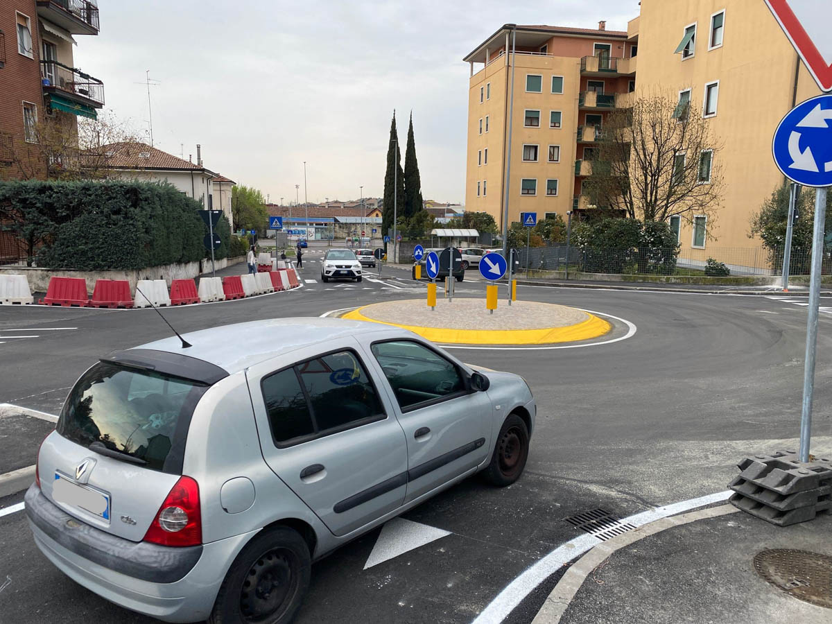 La nuova rotatoria tra Borgo Venezia e Borgo Trieste a Verona, vista da via Matteo Pasti