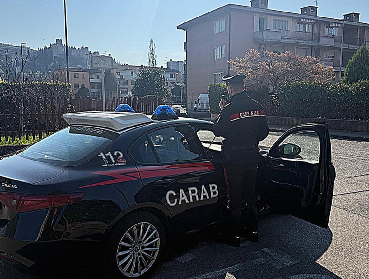 Auto dei Carabinieri a Soave