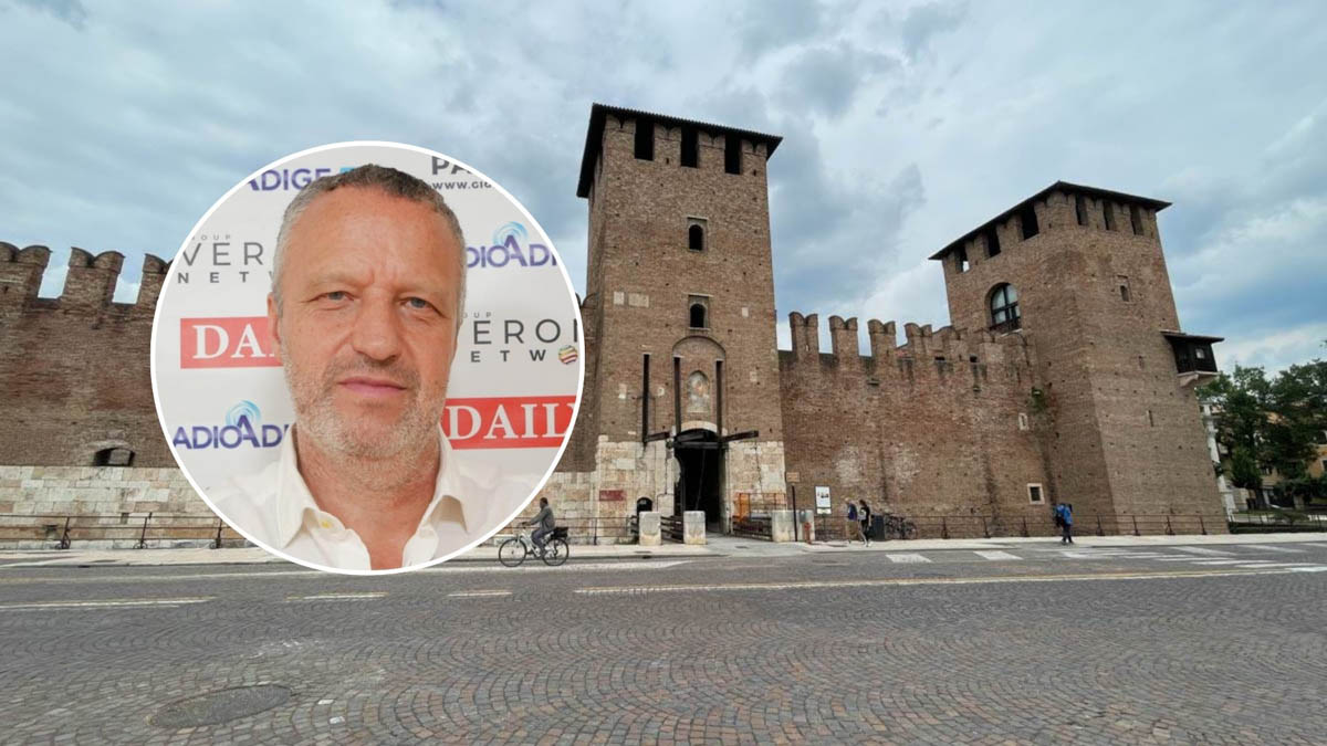 Sullo sfondo Castelvecchio. Nel tondo Flavio Tosi