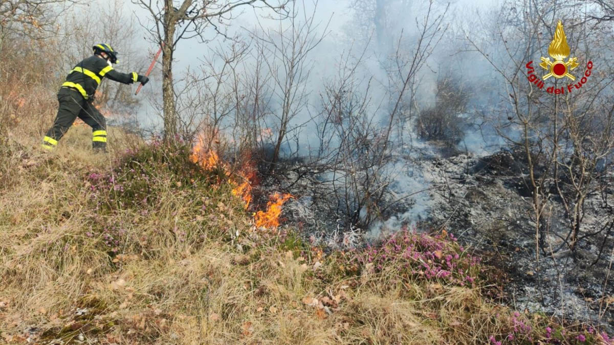 Vigili del fuoco in azione per incendio a San Zeno di Montagna (2 aprile 2026)