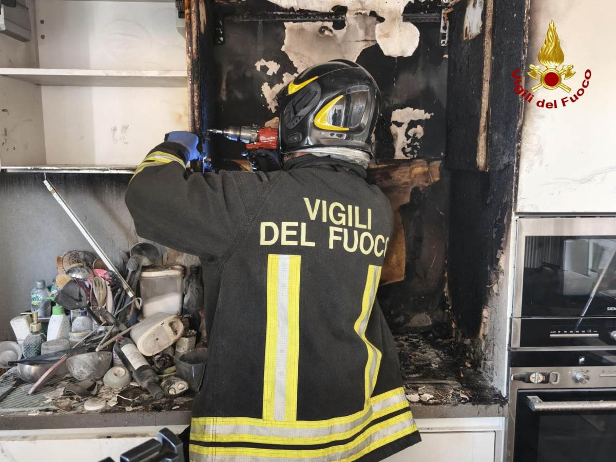 Vigili del fuoco - fumo appartamento verona