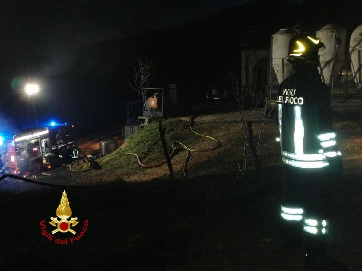 Vigili del fuoco - incendio fienile Campofontana