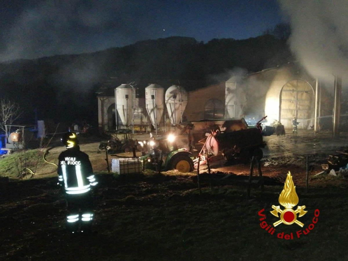 Vigili del fuoco - incendio fienile Campofontana